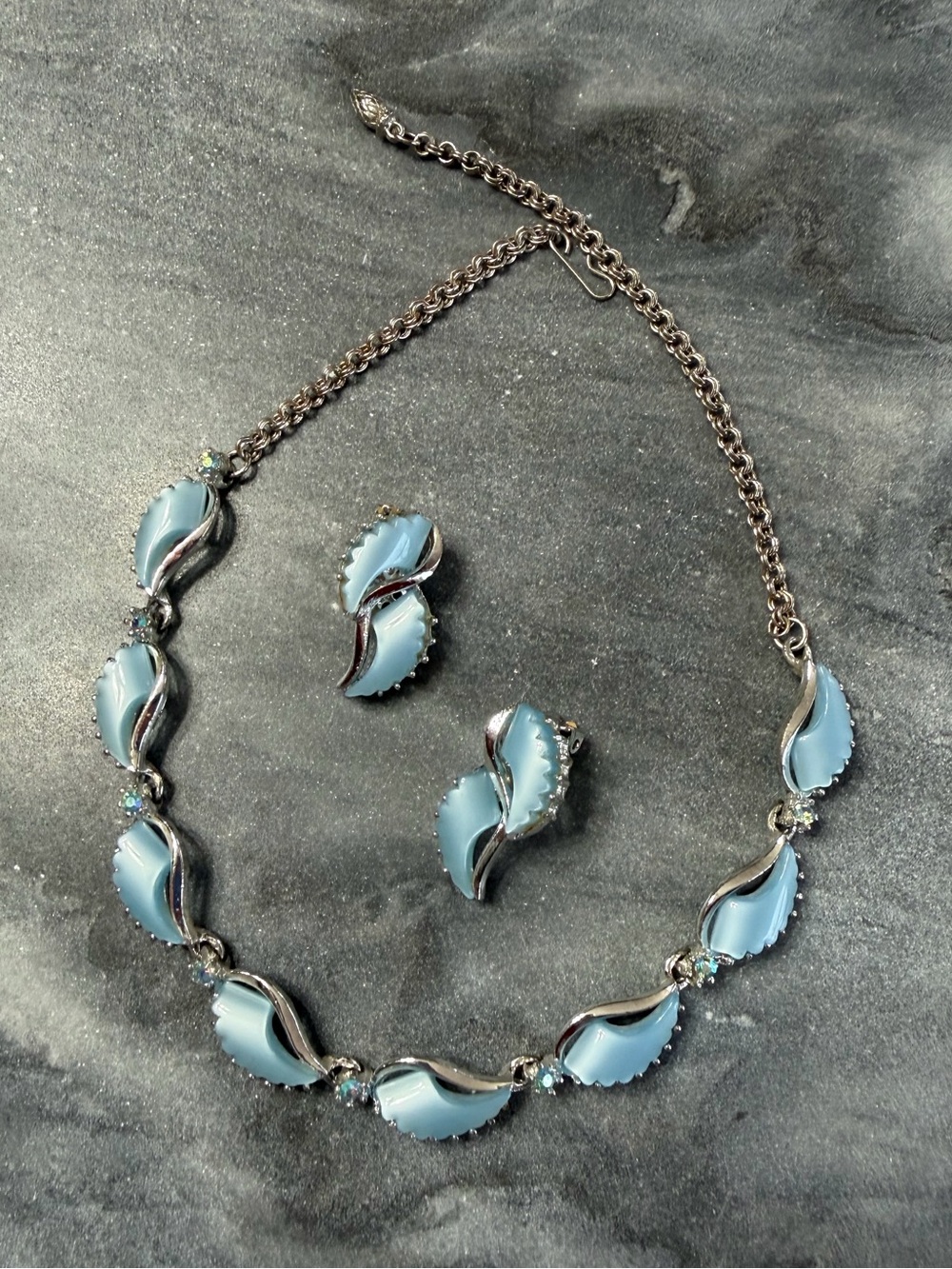 Vintage Baby Blue Thermoset Moonglow Lucite Necklace Clip on Earrings Set - Picture 10 of 10